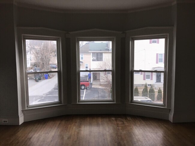 Building Photo - 416 Maple St