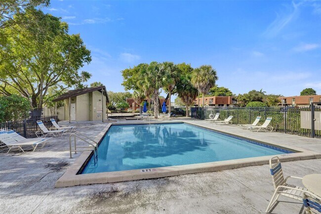 Foto del edificio - 4872 NW 95th Ave