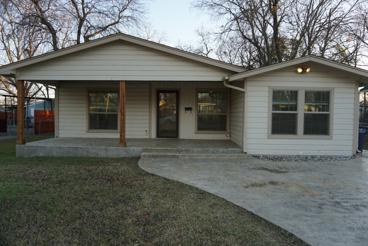 Primary Photo - 1601 W Felix St