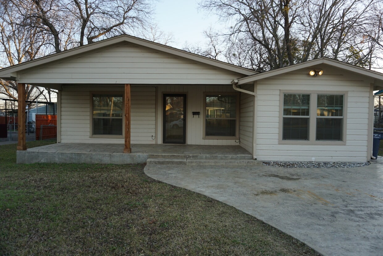 Photo - 1601 W Felix St (Fort Worth, TX)