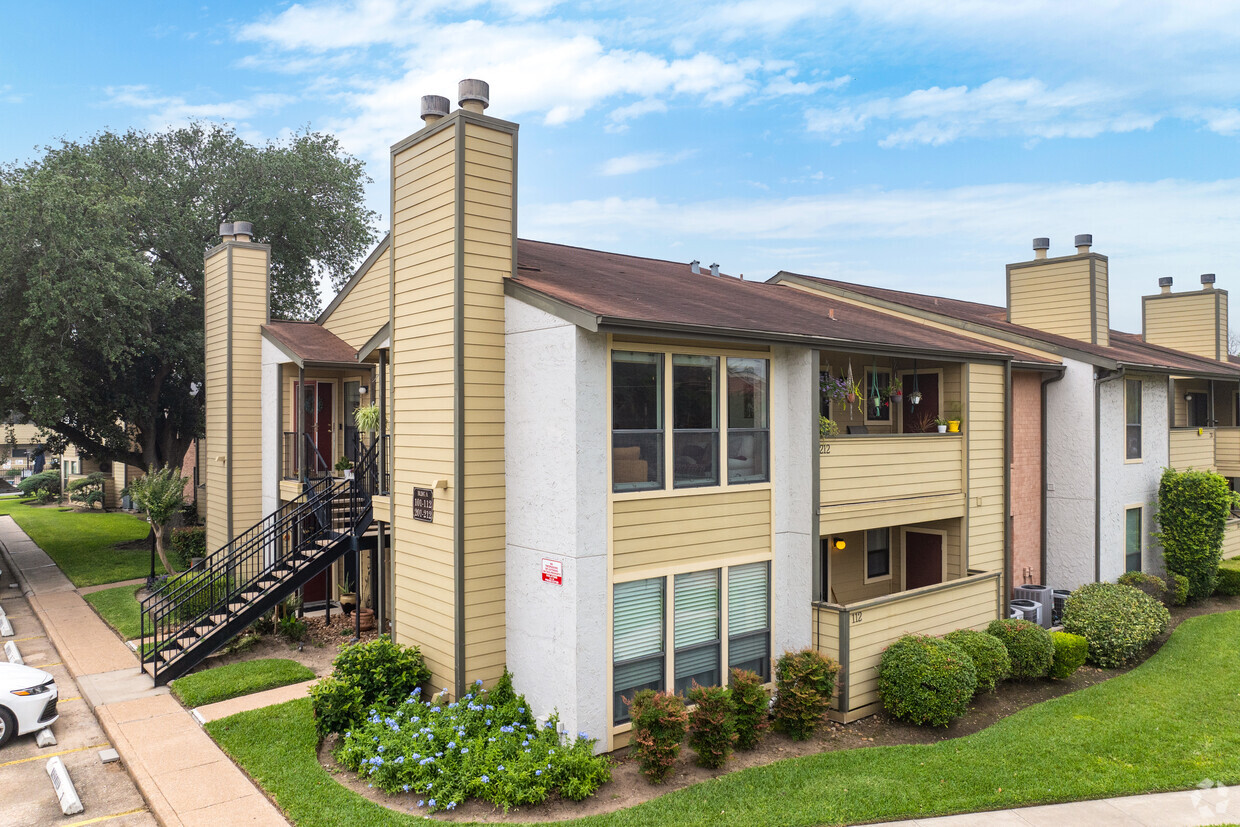 Primary Photo - Baybrook Condominiums