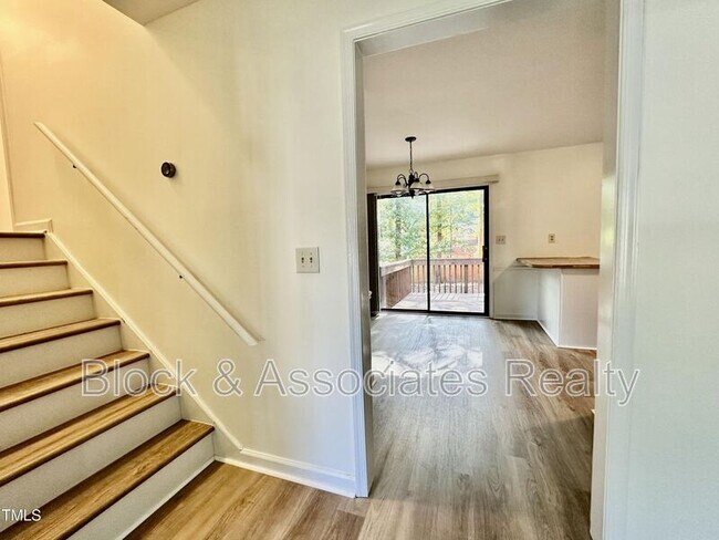 Building Photo - 103 Carriole Ct