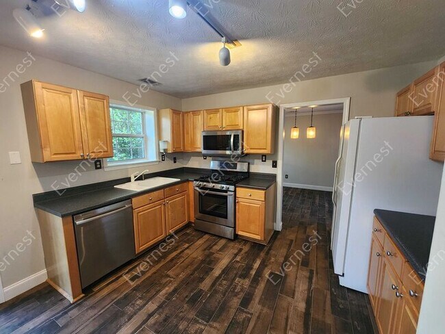 Building Photo - 3320 Northcliff Dr