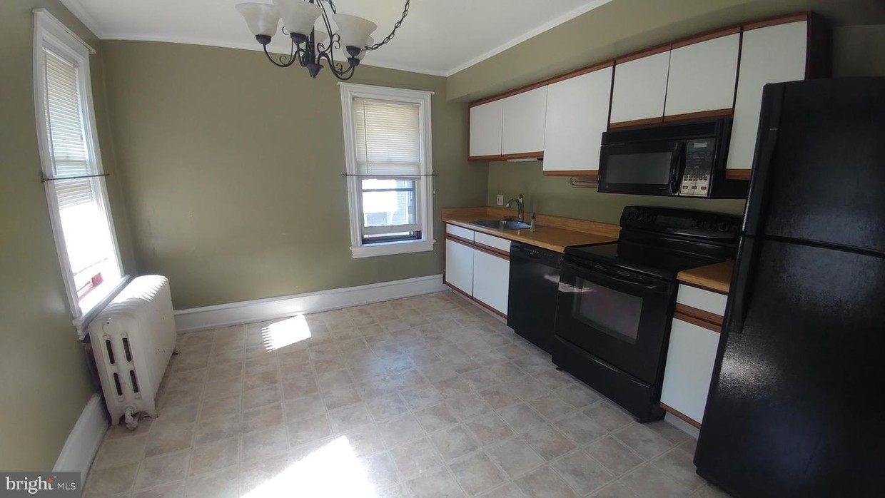 Primary Photo - 809 W Collings Ave