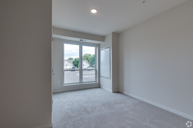 Building Photo - CR Crossing