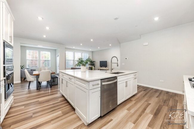 Building Photo - 2110 Weatherbee Ln