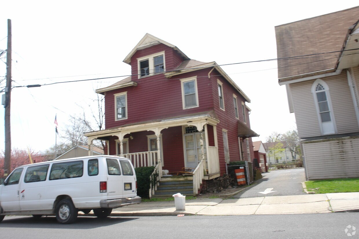 Building Photo - 128 Garfield Ave