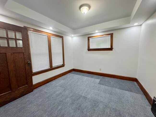 Building Photo - 1118 Ardmore Ave SW