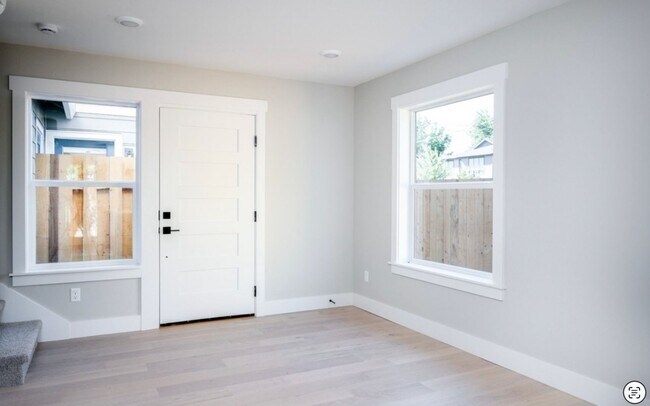 Foto del edificio - 8838 N Drummond Ave