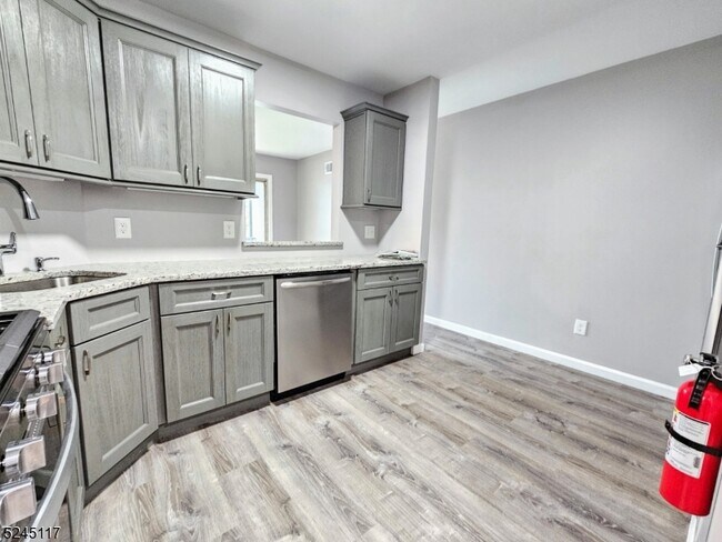 Foto del edificio - 58 Hart Dr