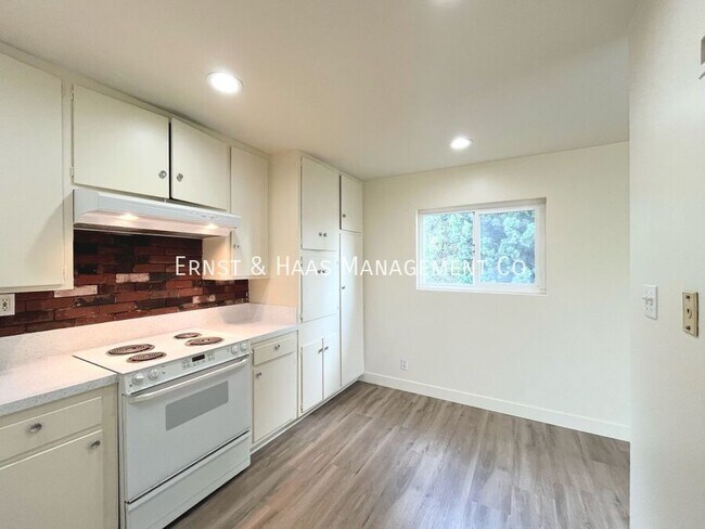 Foto del edificio - 4107 E 14th St