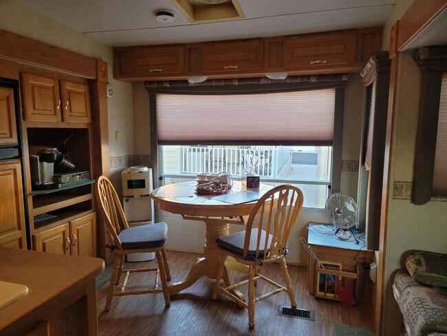 Foto del edificio - 9797 E 32nd St