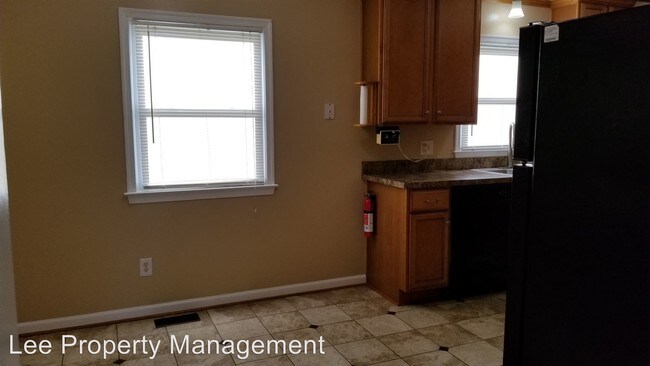 Building Photo - 3 br, 1.5 bath House - 504 Regina Ct