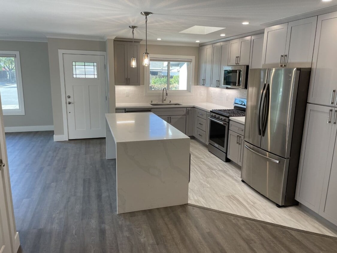 Primary Photo - MOVE IN PROMO!! Move in by Feb 14th $200.0...