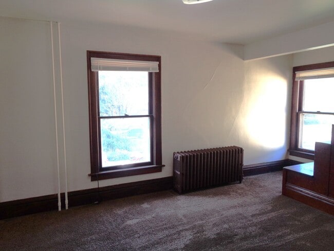 Building Photo - 1420 Garfield St