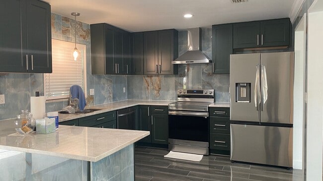 Building Photo - Stunning Remodeled 3BR Home Minutes from Beaches & Shopping