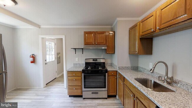 Building Photo - 269 Lott Ave