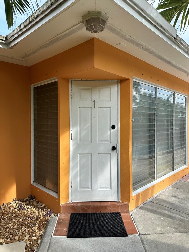 Building Photo - 1101 NE 17th Way