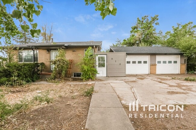 Building Photo - 810 S Sheridan Blvd
