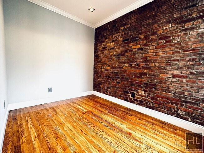Foto del edificio - Sunny Nolita 1-Bedroom with Exposed Brick ...