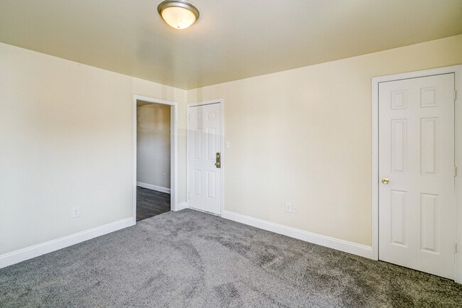 Photo - 2104 Phaup St Apartment