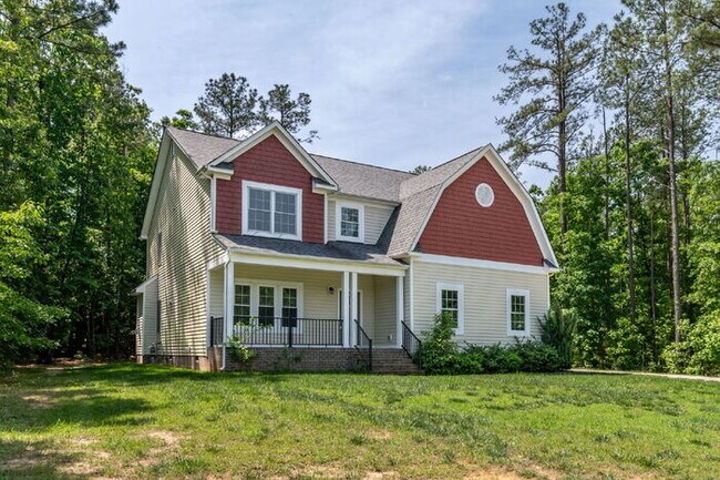 Foto del edificio - Spacious 5-Bedroom Home in The Highlands
