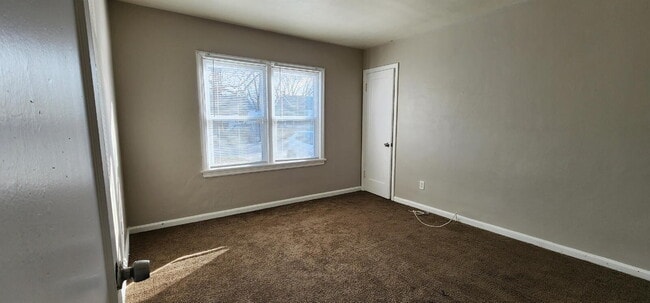 Foto del edificio - 3-Bedroom Home with New Carpet, Basement & Garage in Berkeley