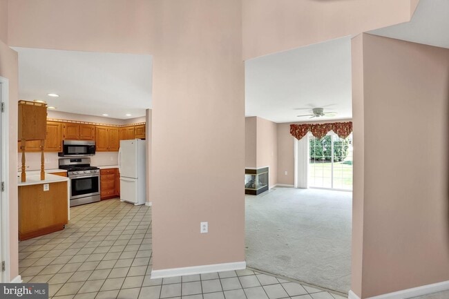 Building Photo - 5450 Fairway Dr W