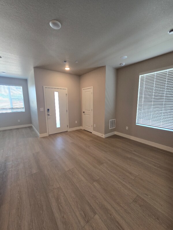 Building Photo - 4833 Autumn Leaf Dr