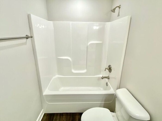 Foto del edificio - Now Leasing a 4-Bedroom 3 Bath Home In Som...