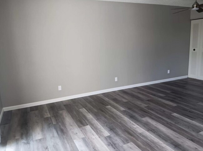 Foto del edificio - 311 Cedarview Ct