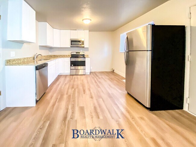 Building Photo - 253 E Crestone Ave