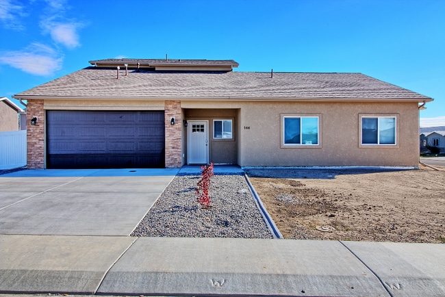 Photo - 581 29 Rd Townhome