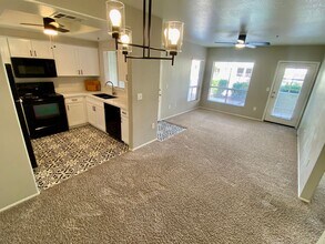 Building Photo - 1825 W Ray Rd