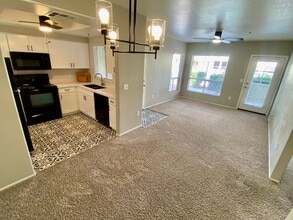 Building Photo - 1825 W Ray Rd