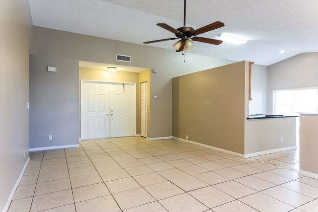 Building Photo - 9970 Robins Nest Rd