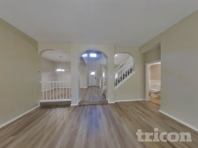 Foto del edificio - 8028 Copper Trail Dr