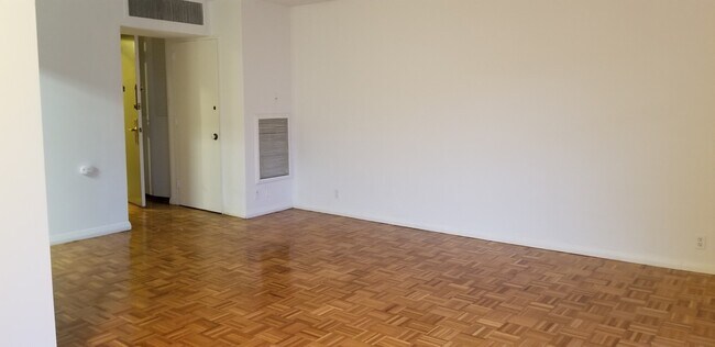 Foto del edificio - 30 Gardner Rd