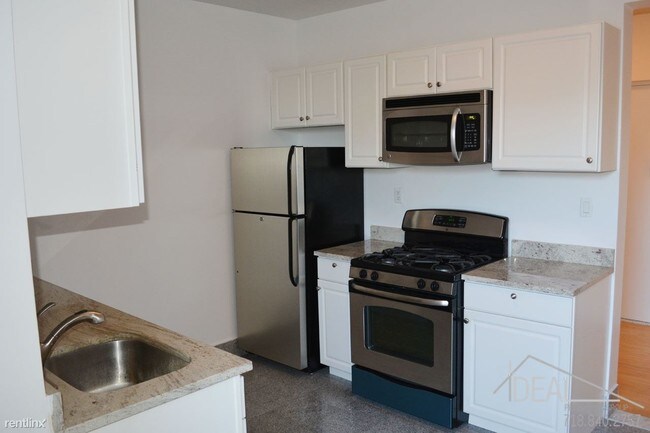 Building Photo - 88 Dahill Rd