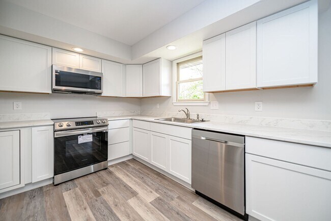 Building Photo - UTILITIES INCLUDED! GEORGETOWN Duplex - SW...