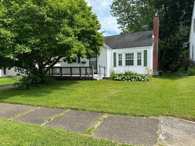 Building Photo - Well Maintained 2-Bed Home