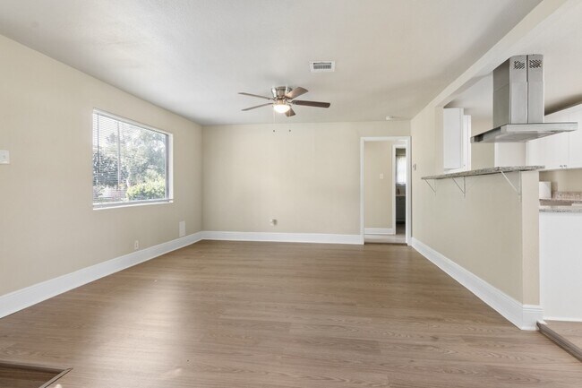 Building Photo - 216 Bearle St