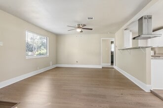 Building Photo - 216 Bearle St