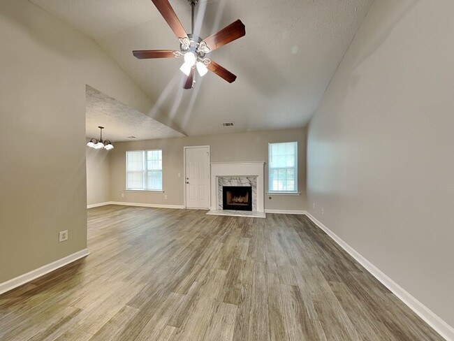 Building Photo - Beautiful Ranch Home 3 Bedroom 2 Bath