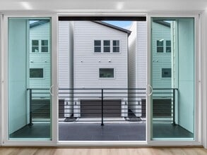Building Photo - 4802 Elysian St