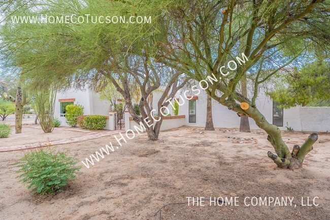 Building Photo - Oro Valley Country Club Golf Course Estate