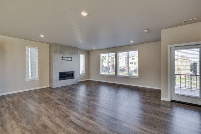 Foto del edificio - Stunning 4-Bedroom Home in Otani Gardens –...