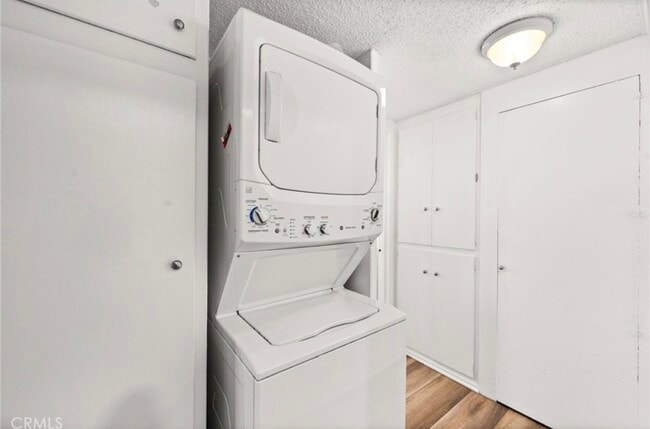 Foto del edificio - 6979 Palm Ct