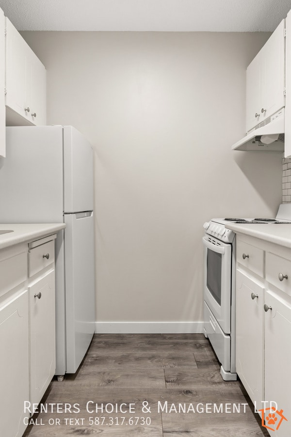 Building Photo - Top Floor Unit, Assigned Parking, Onsite Laundry, BONUS INCENTIVE