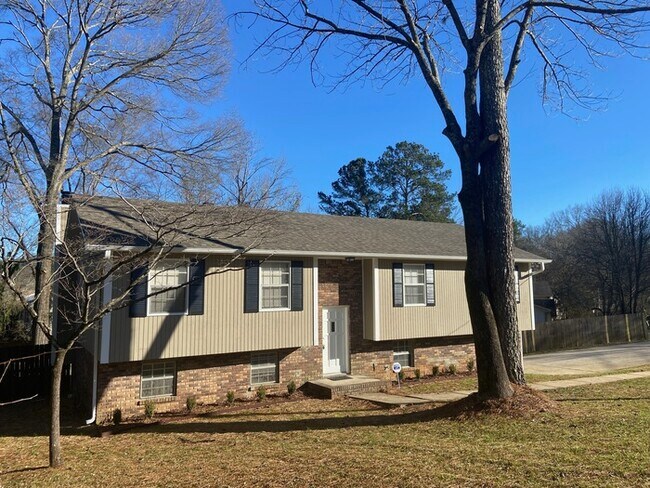 Building Photo - 600 20th Ct NE Center Point, AL 35215